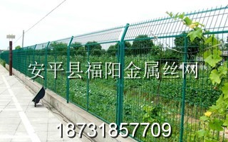 高速公路護(hù)欄網(wǎng)